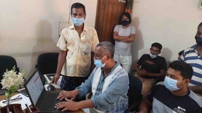 বাগেরহাটে বাস-মালিক সমিতির পক্ষ থেকে পরিবহন শ্রমিকদের টিকার নিবন্ধন বাগেরহাটে বাস-মালিক সমিতির পক্ষ থেকে পরিবহন শ্রমিকদের টিকার নিবন্ধন